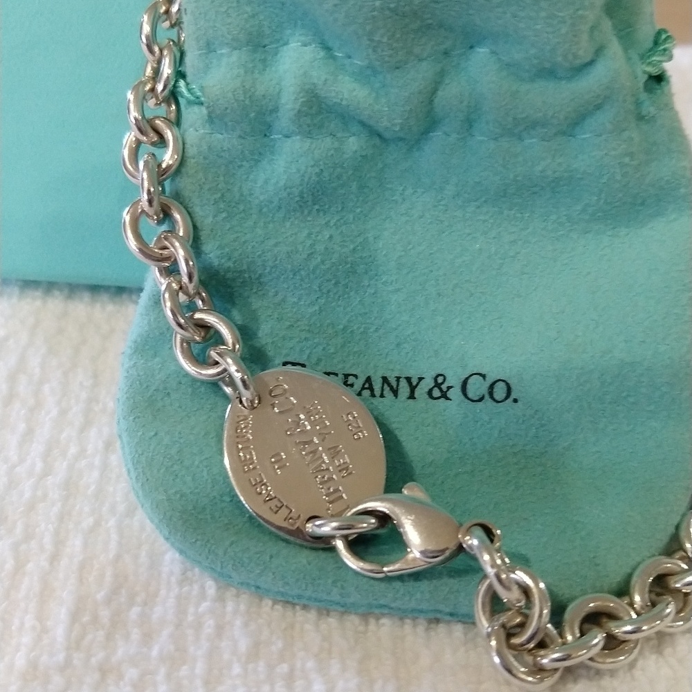Tiffany & Co necklace very few scatches beautiful!